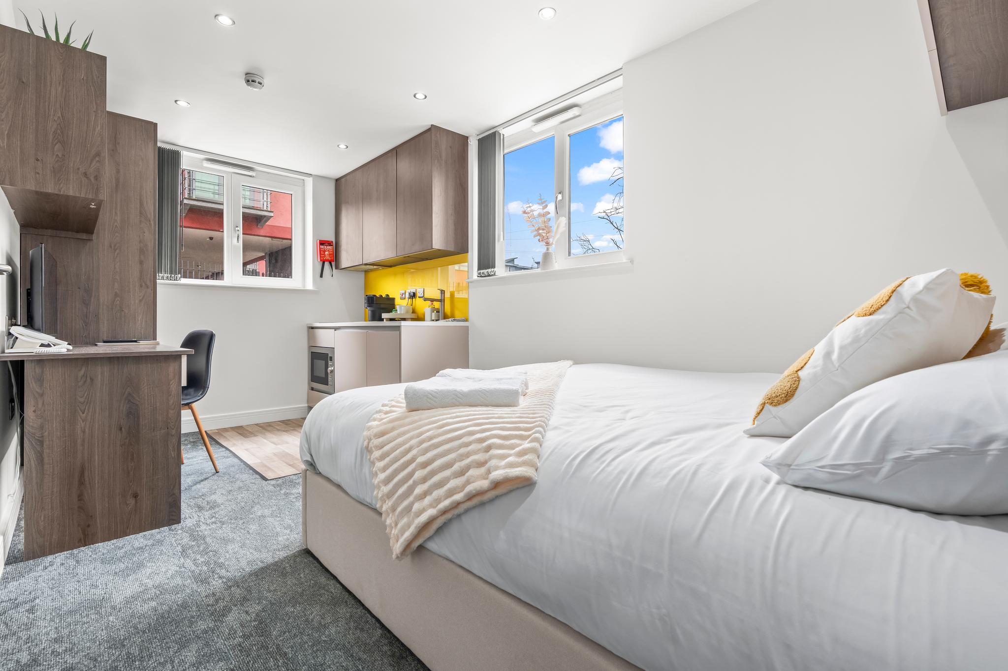 Contemporary Comfort Steps from Ricoh Arena5