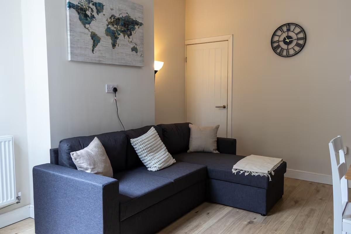 Spacious 4bed City Centre Home, Free Parking &Wifi3