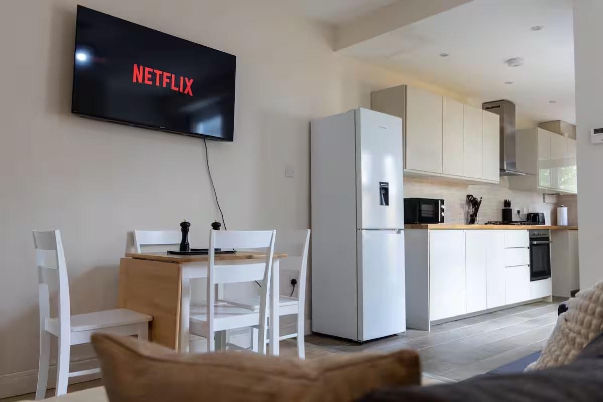 Spacious 4bed City Centre Home, Free Parking &Wifi6