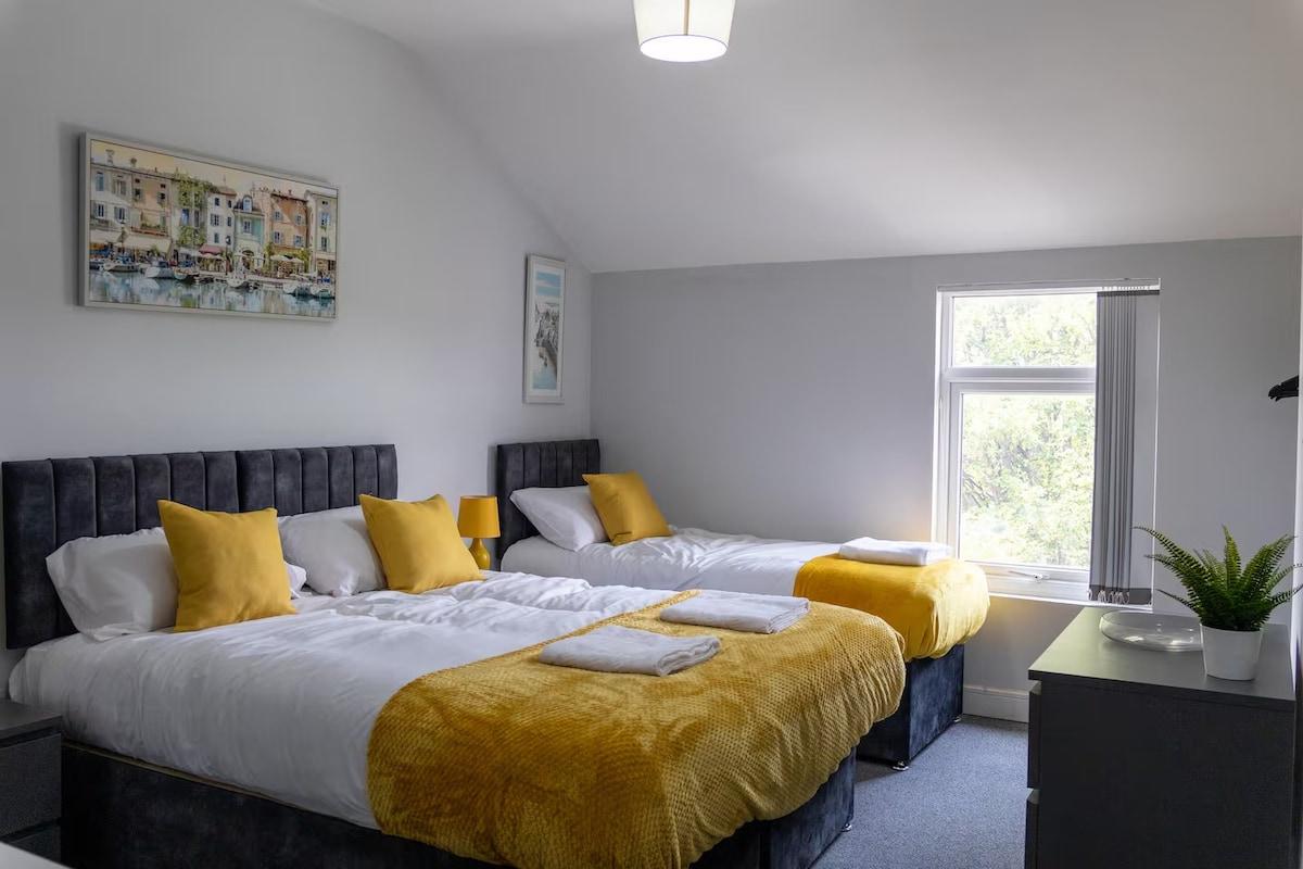 Spacious 4bed City Centre Home, Free Parking &Wifi