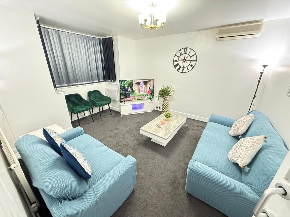 Spacious 4 Bed Home | Garden & Private Parking