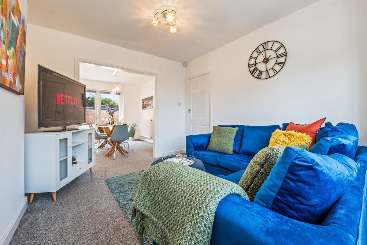 4BR Home | JLR, NEC & Airport | 6 Beds | HS22