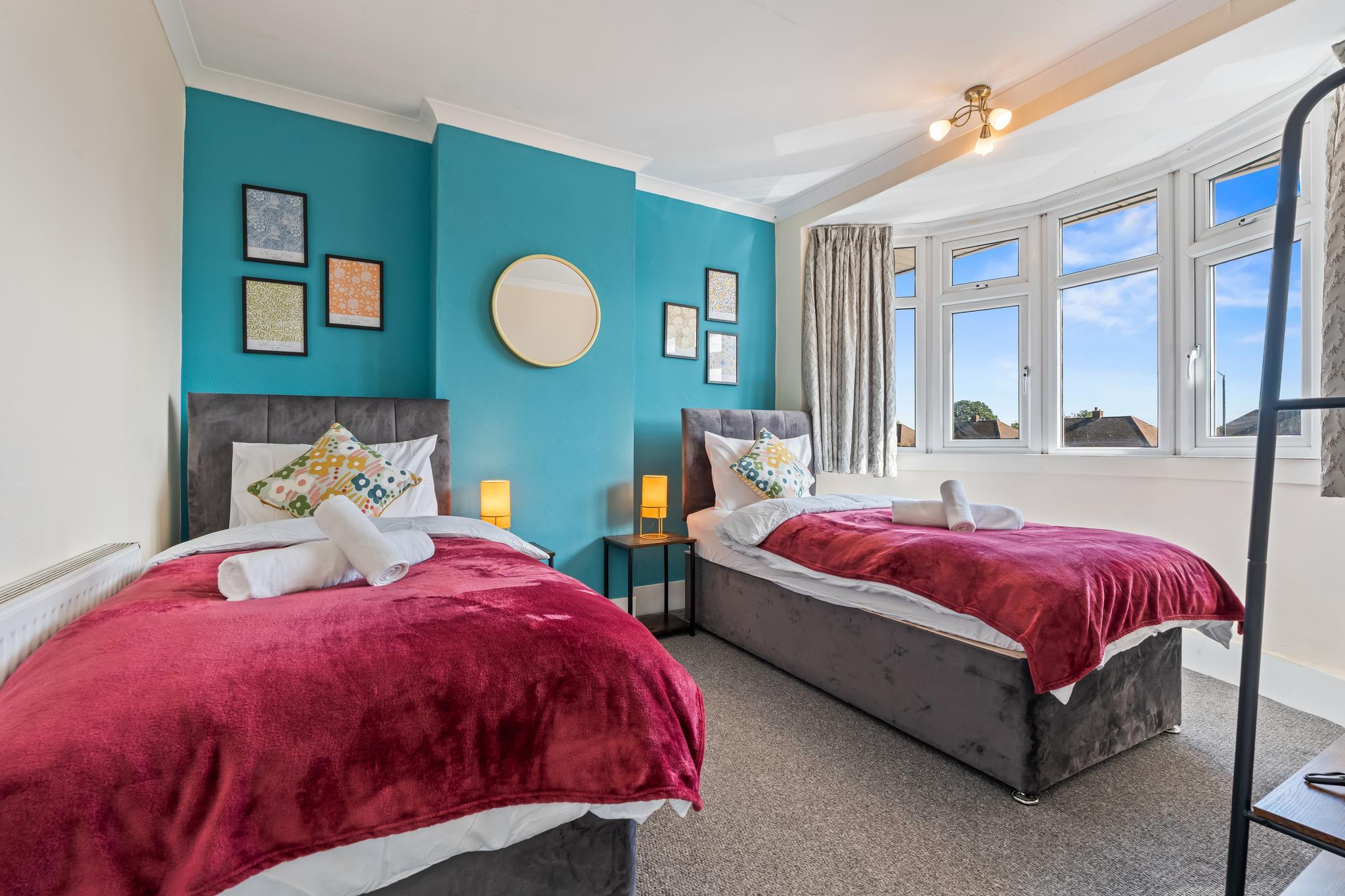 3BR 3Bath Solihull | JLR • NEC • Airport • Parking3